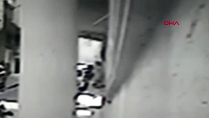 Bahçelievler'de binanın çökme anı kamerada