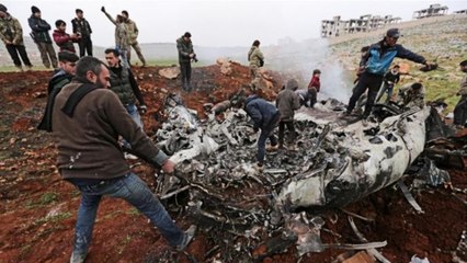 Скачать видео: Syrian military helicopter downed as Idlib fighting intensifies