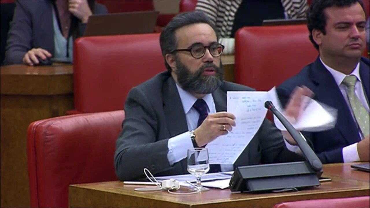 Carmen Calvo no va a ganar para dolores de cabeza con este incombustible diputado de VOX