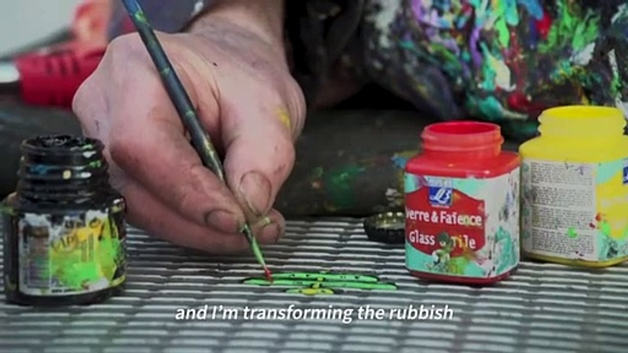 London's 'chewing gum man' fuses art with recycling
