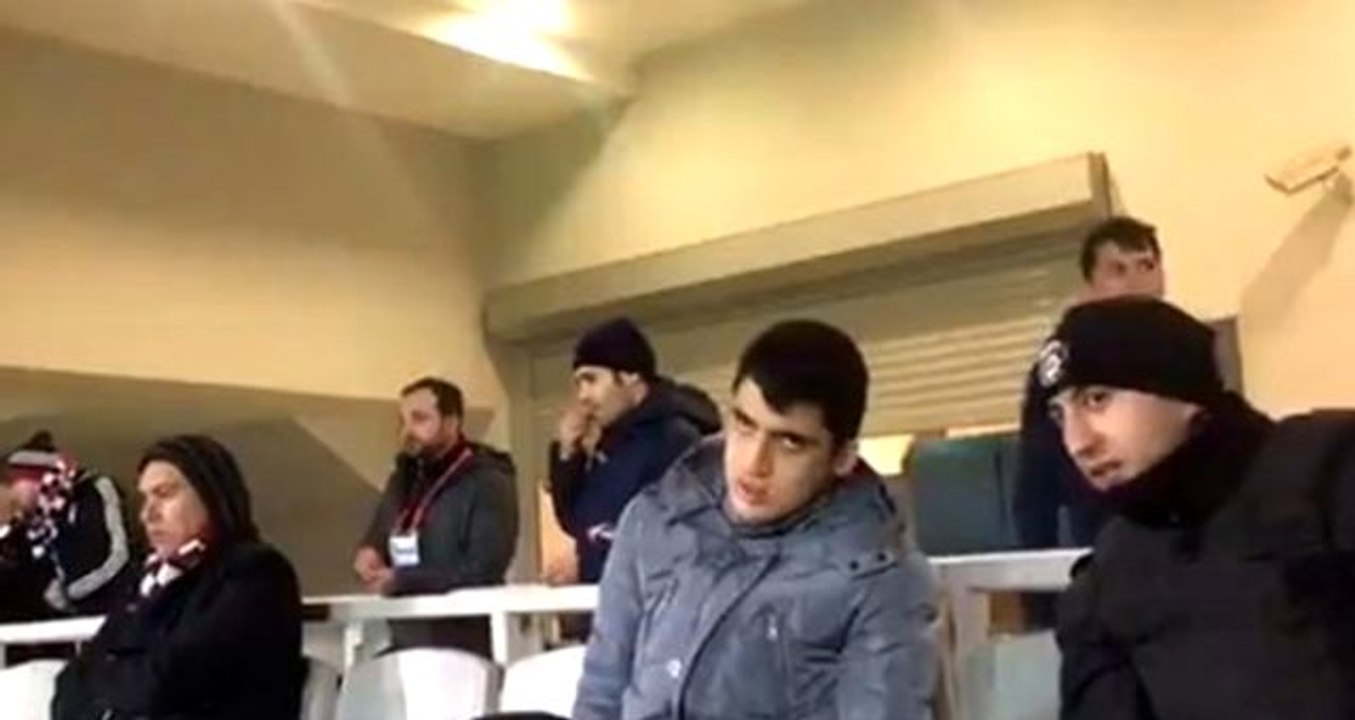 Polis memuru, Medipol Başakşehir-Beşiktaş maçındaki hareketiyle takdir topladı