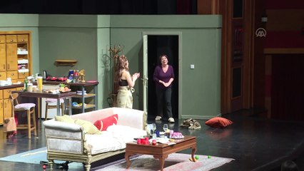 Oya Başar doğum gününü sahnede kutladı - İSTANBUL