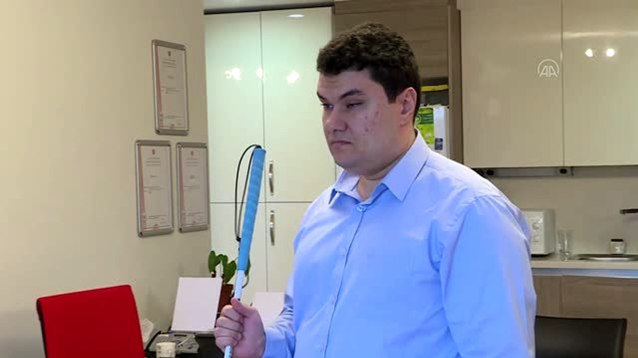 Görme engelli Türk mühendis Facebook'un "göz bebeği" (1)