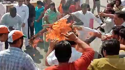 मंदसौर: गैस के दाम बढ़ने को लेकर कांग्रेस कार्यकर्ताओं ने किया प्रदर्शन