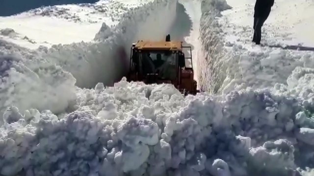 Doğu'daki 4 ilde 371 yerleşim birimine ulaşım sağlanamıyor - HAKKARİ