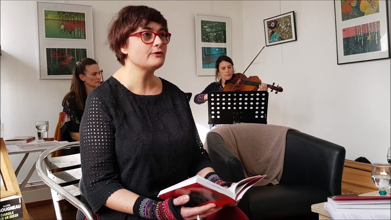 Quand un violon et un alto accompagnent la lecture d'un livre