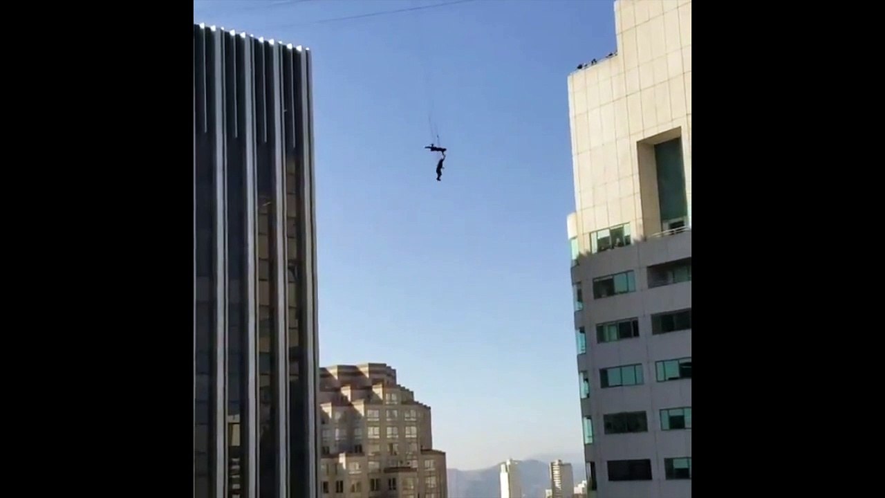 Matrix 4 : Keanu Reeves sky fight stunt in San Francisco - 2020