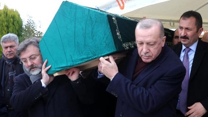 Cumhurbaşkanı Erdoğan, "Abimiz" dediği Alaaddin Şahin'in tabutuna omuz verdi