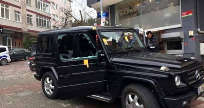 İstanbul'da lüks cipe silahlı saldırı: 2 yaralı