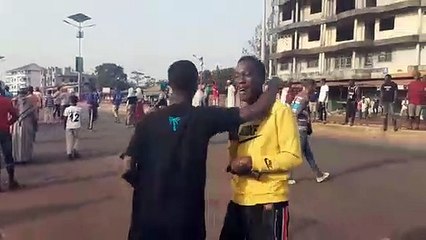 Des citoyens se mobilisent dans la rue sur l'axe Enco 5-Wanindara