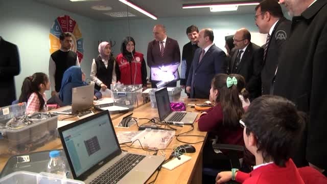 Bakan Varank, Trabzon Deneyap Atölyesi'ni ziyaret etti