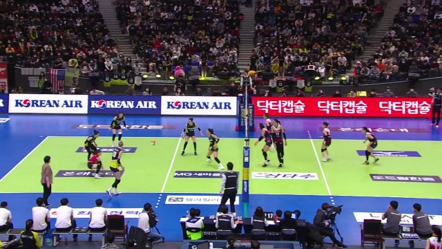 '서브에이스 13개' 인삼공사, 선두 현대건설 잡고 5연승 / YTN