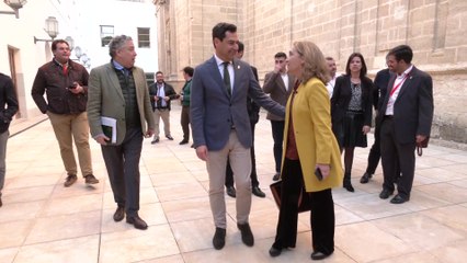 Juanma Moreno a su salida del pleno