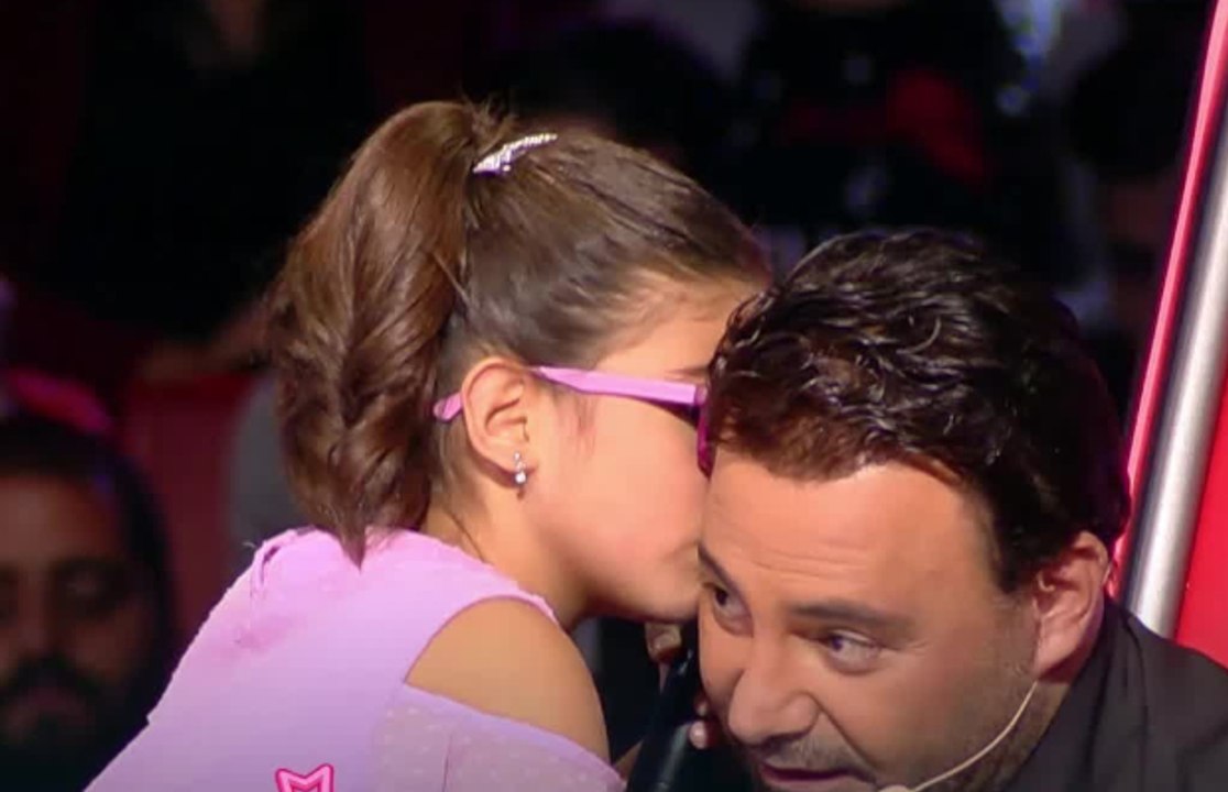 مشهد غريب بين متسابقة فريق نانسي عجرم وعاصي الحلاني يحير الجمهور بقوة!