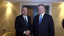 Çavuşoğlu, Ukrayna eski Devlet Başkanı Petro Poroşenko ile görüştü