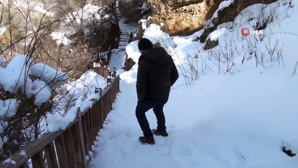 Sızır şelalesinde oluşan buz sarkıtları hayran bıraktı