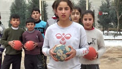 Küçük hentbolcuların 10 topla gelen şampiyonluğu