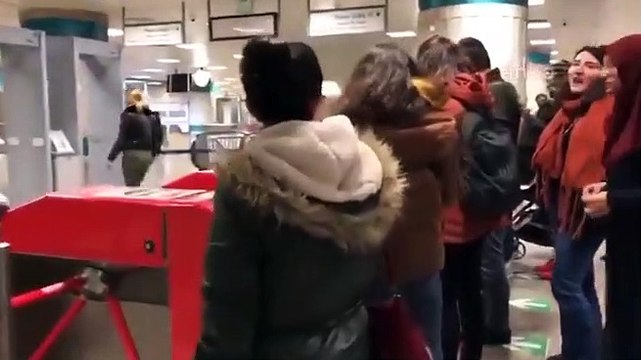 Öğrenciler ulaşım zammını ‘yetersiz bakiye’ sesiyle protesto etti