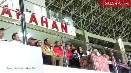 Momen Presiden Jokowi Pangku Jan Ethes Nonton Persis Solo Vs Persib