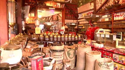 Asırlık kuru kahveci üç nesle ekmek kapısı oldu