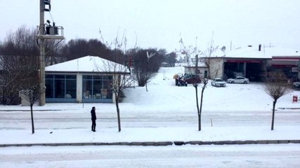 Trabzonspor'un otobüsünü saatlerce bekleyen Numan futbolcularla buluştu