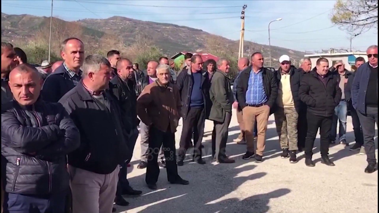 Ora News - Greva e urisë në Poçem, një nga grevistët shfaq probleme shëndetësore