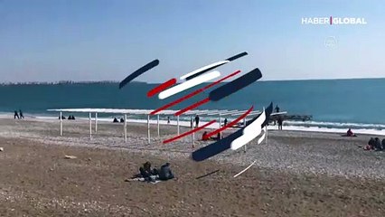 Şubat'ta 21 dereceyi gören sahile koştu