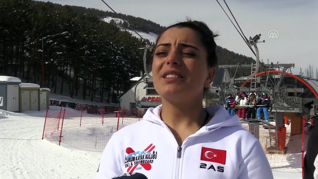 Milli kayakçı Sıla Kara, Slovenya'da teleferikten düşmek üzere olan çocuğu kurtardığı anları AA muhabirine anlattı - ERZURUM