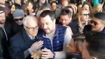Salvini - Un saluto da Milano al gazebo della Lega! (15.02.20)