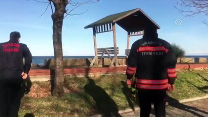 Kayalıklarda sıkışan köpeği itfaiye ekibi kurtardı - TRABZON