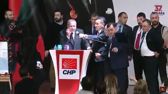 CHP Anlara Kongresi'nde 'cinsiyetçi söylem' ortalığı karıştırdı; kürsüye pet şişesi atıldı