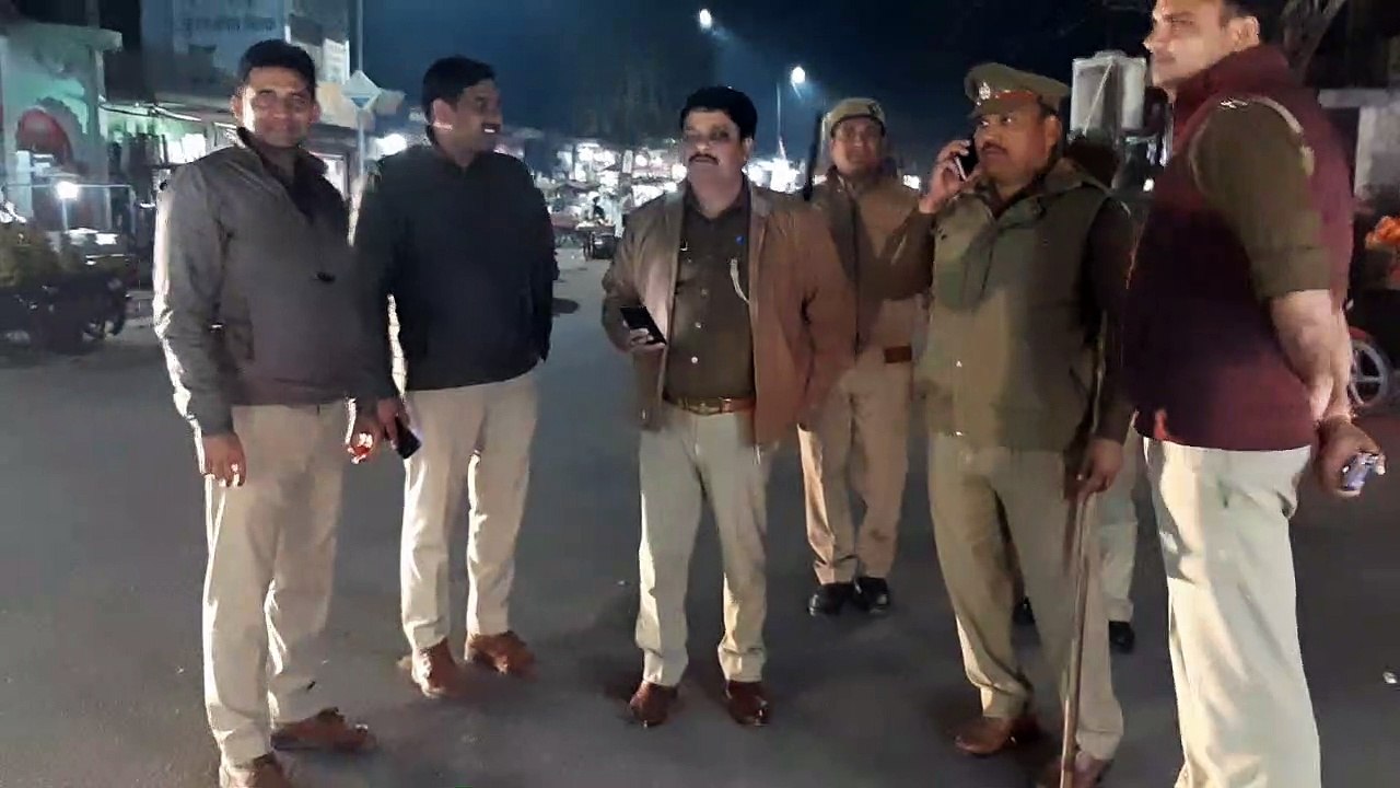 शामली के कांधला में पुलिस ने किया सुरक्षा की दृष्टि से पैदल गस्त