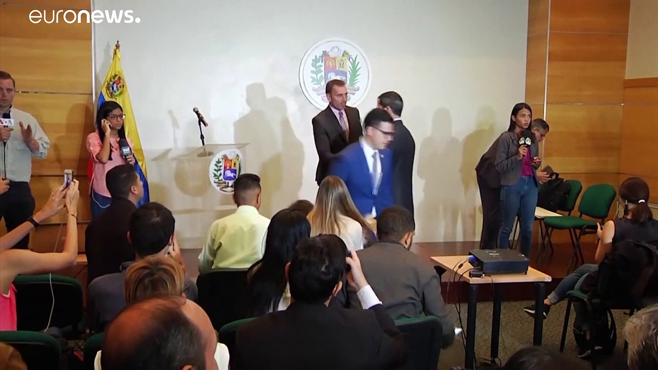 Militärübung mit 2,3 Milizionären: Guaidó appelliert an Soldaten