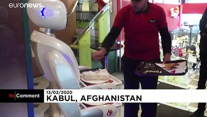 A primeira empregada de mesa robô do Afeganistão