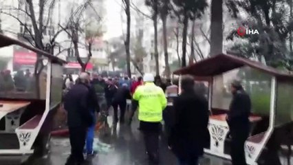 Kendisini uyaran garsona saldırdı