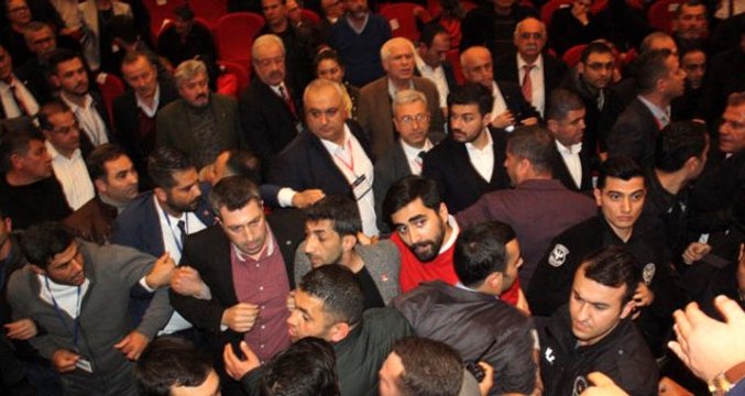 CHP kongresinde gergin anlar! Çevik kuvvet müdahale etti