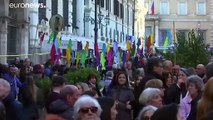 Sardine nel centro di Roma mentre Salvini è all'Eur