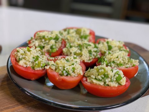 Jitomates rellenos de pasta con nopales - Recetas para Cuaresma