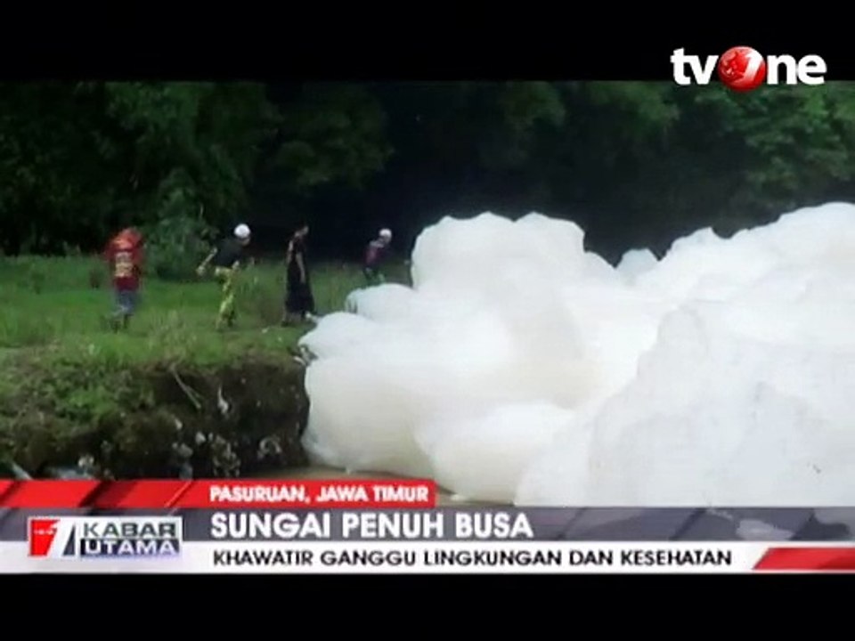 Sungai Dipenuhi Limbah Busa, Warga Sekitar Cemas