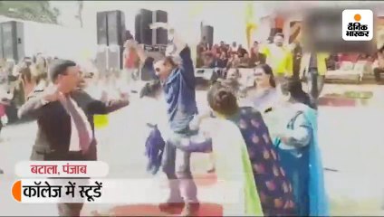 Скачать видео: गर्ल स्टूडेंट्स के साथ ‘मैं निकला गड्डी लैके’ गाने पर झूमे सांसद सनी देओल