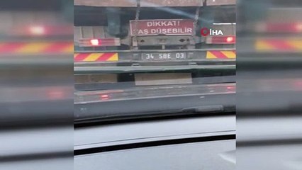 Taş yüklü kamyonun tehlike saçtığı anlar kamerada
