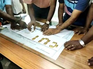 தனுஷ்கோடி: 3.5 கிலோ தங்கத்துடன் வந்த இலங்கை படகு.. ஹெலிகாப்டரில் மடக்கிய இந்திய கடற்படை  - வீடியோ