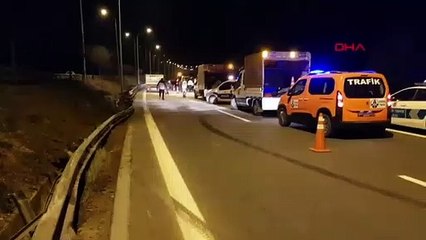 Düğünden dönen aileyi taşıyan minibüs devrildi: 10 yaralı