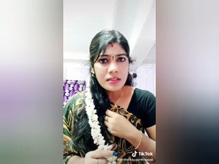 "அந்த" மாதிரி பாட்டுதான் சுகந்திக்கு ரொம்ப பிடிக்குமாம்.. ஊர் பேரே நாறிபோச்சு.. விரட்டியடித்த மக்கள் - வீடியோ