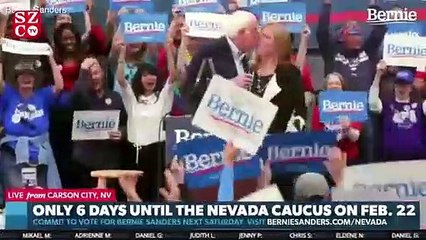 Trump'ın rakibine üstsüz protesto şoku