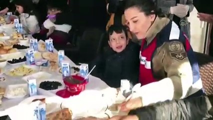 Jandarma psikososyal çalışmalarla çocukların yüzünü güldürdü - ELAZIĞ