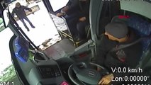 Bingöl şoför, engelli genci kucağına alıp otobüse bindirdi