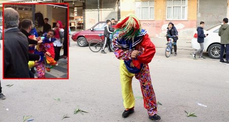 Tipini beğenmediği palyaçoyu sokak ortasında dövdü