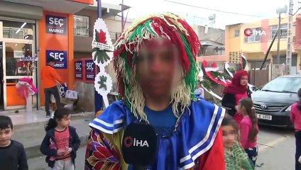 Tipini beğenmediği palyaçoya saldırdı... O anlar kamerada