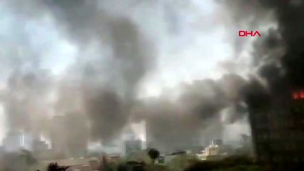 Hindistan'da resmi dairelerin olduğu binada korkutan yangın